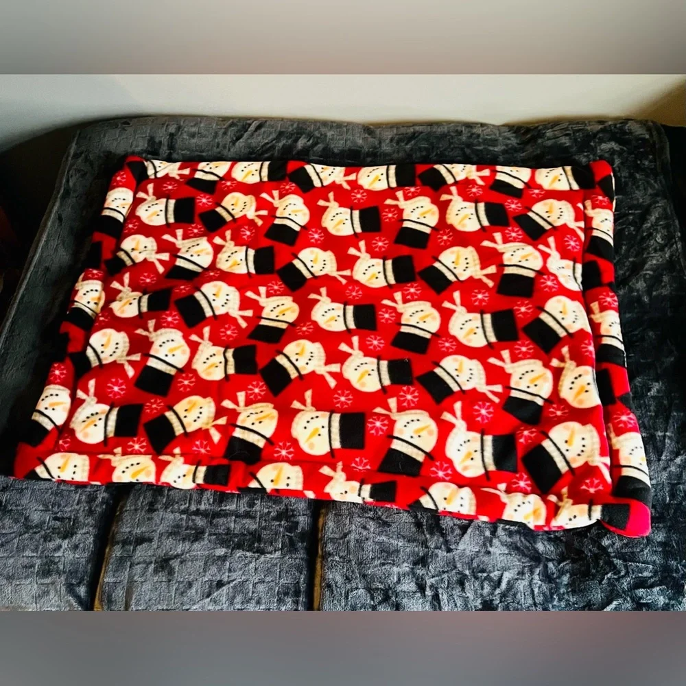 New plush fleece dog bed, snowman design!